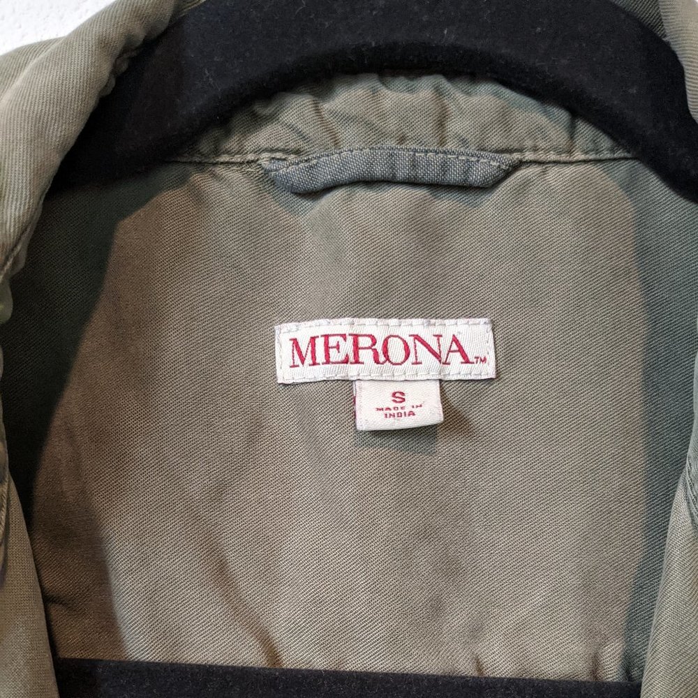 Target Button Down - Picture 2 of 3